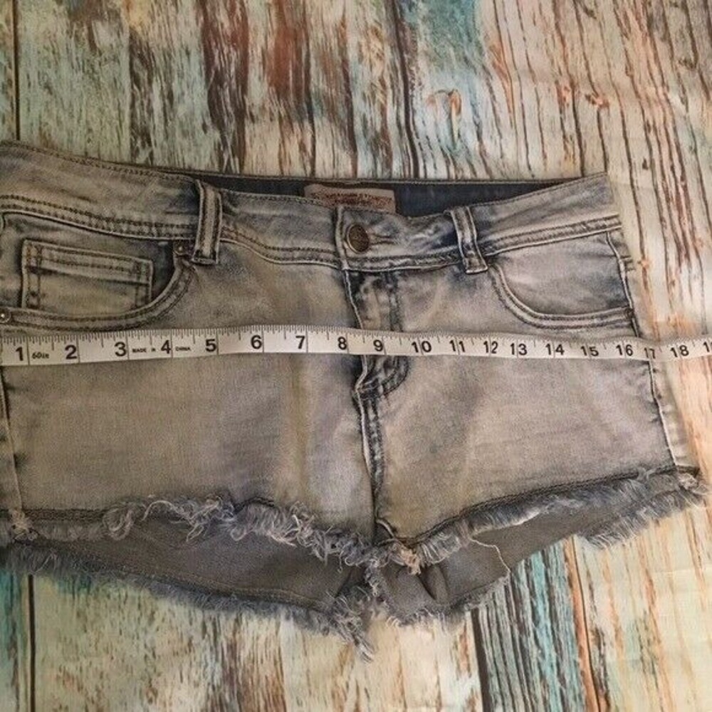 Light Blue Wash Iris Jeans Cut Off Stretch Denim Short Shorts  Distressed Size 9 - Picture 15 of 16